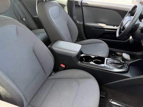 Used 2025 Kia K4 FWD image 23