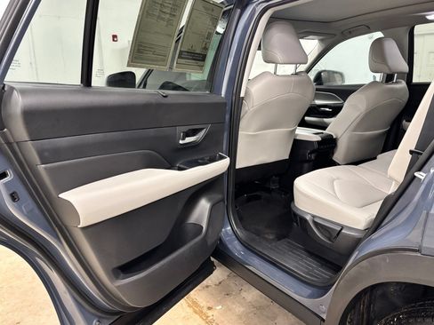 Used 2024 Toyota Grand Highlander AWD image 18