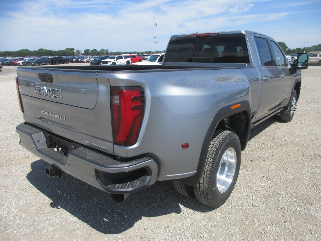 New 2026 GMC Sierra 3500 Denali Ultimate AWD/4WD image 4