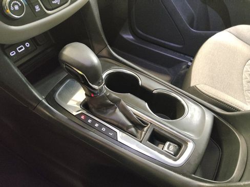 Used 2022 Chevrolet Equinox LS image 26