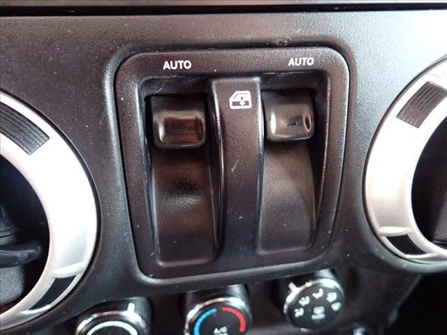 Used 2016 Jeep Wrangler Sahara AWD/4WD image 17