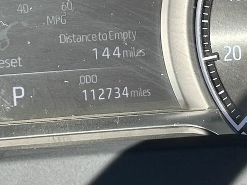 Used 2022 Toyota Venza XLE image 14