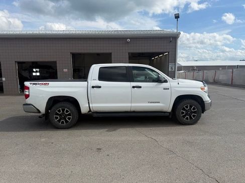 Used 2015 Toyota Tundra SR5 w/ TRD Off Road Package AWD/4WD image 5