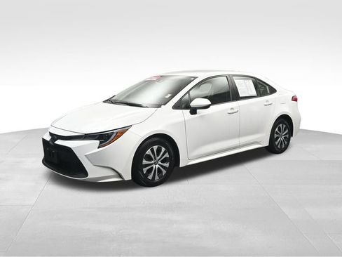 Used 2022 Toyota Corolla LE FWD image 4