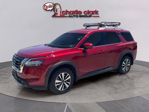 Certified 2024 Nissan Pathfinder SL FWD image 2