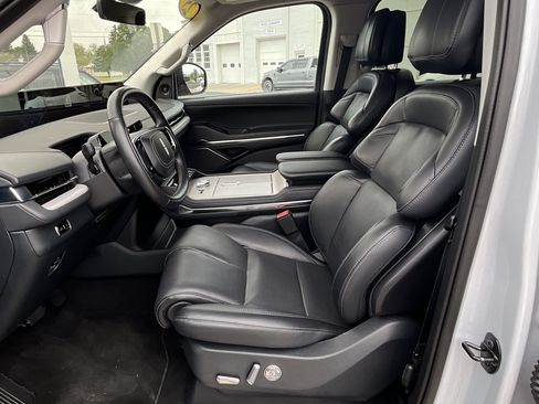 Used 2025 Lincoln Navigator Reserve AWD/4WD image 10