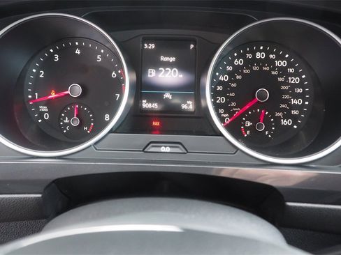 Used 2020 Volkswagen Tiguan SE image 15