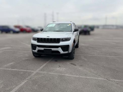 New 2026 Jeep Grand Cherokee Altitude image 3