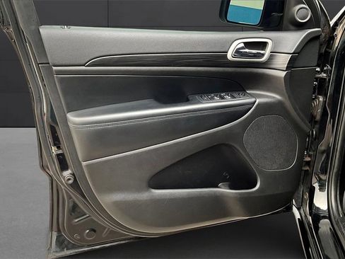 Used 2021 Jeep Grand Cherokee Laredo X image 16