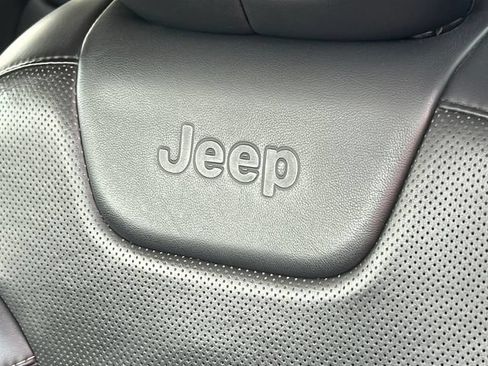 Used 2018 Jeep Cherokee Limited w/ Luxury Group AWD/4WD image 4