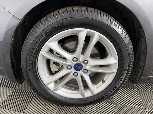 Used 2018 Ford Fusion SE w/ Fusion SE Technology Package FWD image 13