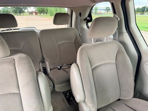 Used 2005 Dodge Caravan SXT FWD image 13