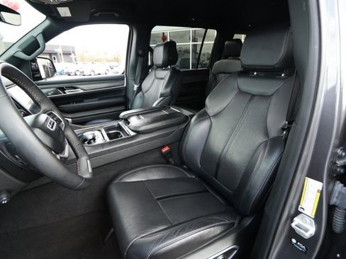 Used 2024 Jeep Wagoneer L Series II image 26