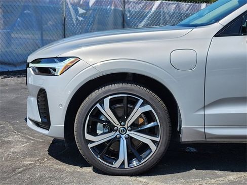 Certified 2025 Volvo XC60 T8 Ultra w/ Protection Package Premier image 12