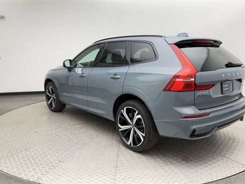 Certified 2023 Volvo XC60 B5 Ultimate w/ Climate Package image 4