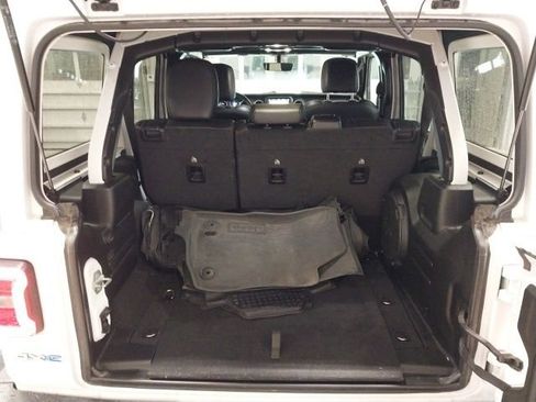 Used 2022 Jeep Wrangler Unlimited Sahara w/ Cold Weather Group image 28