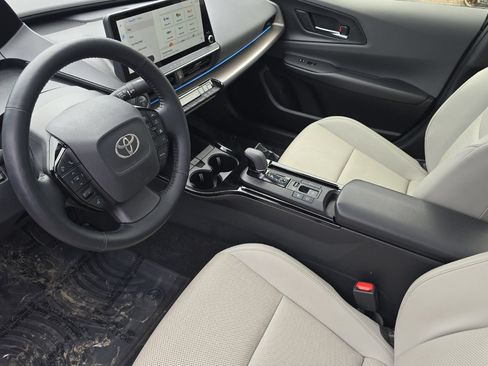 Used 2024 Toyota Prius XLE AWD/4WD image 7