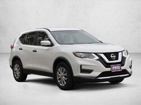 Used 2017 Nissan Rogue S AWD/4WD image 3