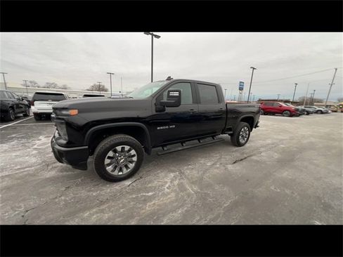 Used 2024 Chevrolet Silverado 2500 Custom w/ Custom Value Package image 4