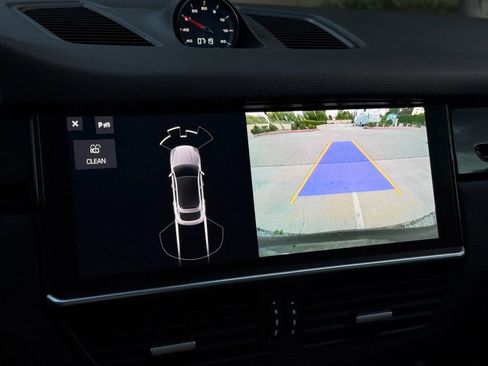 Used 2020 Porsche Cayenne S w/ Premium Package image 34