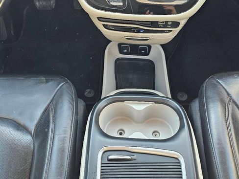 Used 2017 Chrysler Pacifica Touring-L Plus image 15