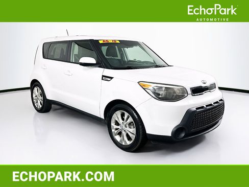 Used 2015 Kia Soul + image 1