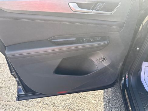 Used 2025 Volkswagen Atlas Cross Sport SE image 12