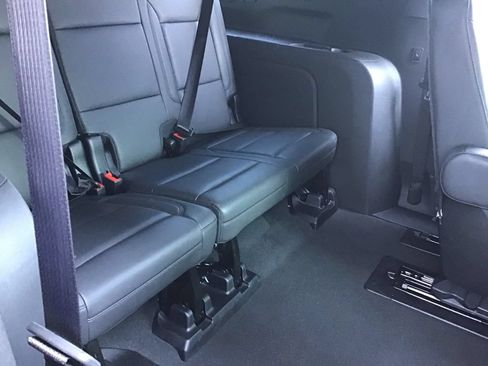 Used 2026 Chevrolet Suburban LT w/ Comfort Package AWD/4WD image 16
