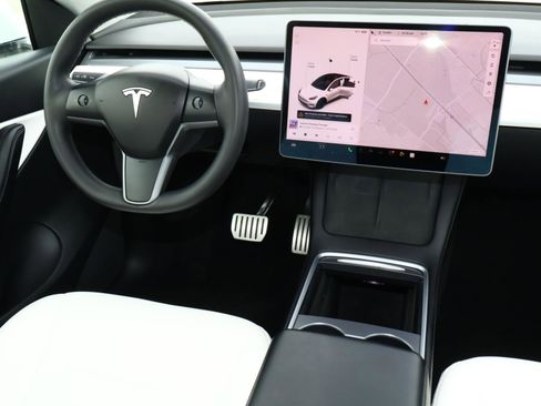 Used 2022 Tesla Model Y Performance image 9