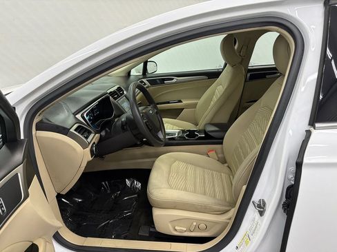 Used 2016 Ford Fusion SE FWD image 9