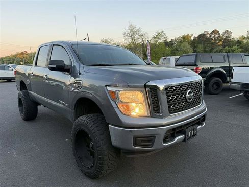 Used 2017 Nissan Titan SV AWD/4WD image 3