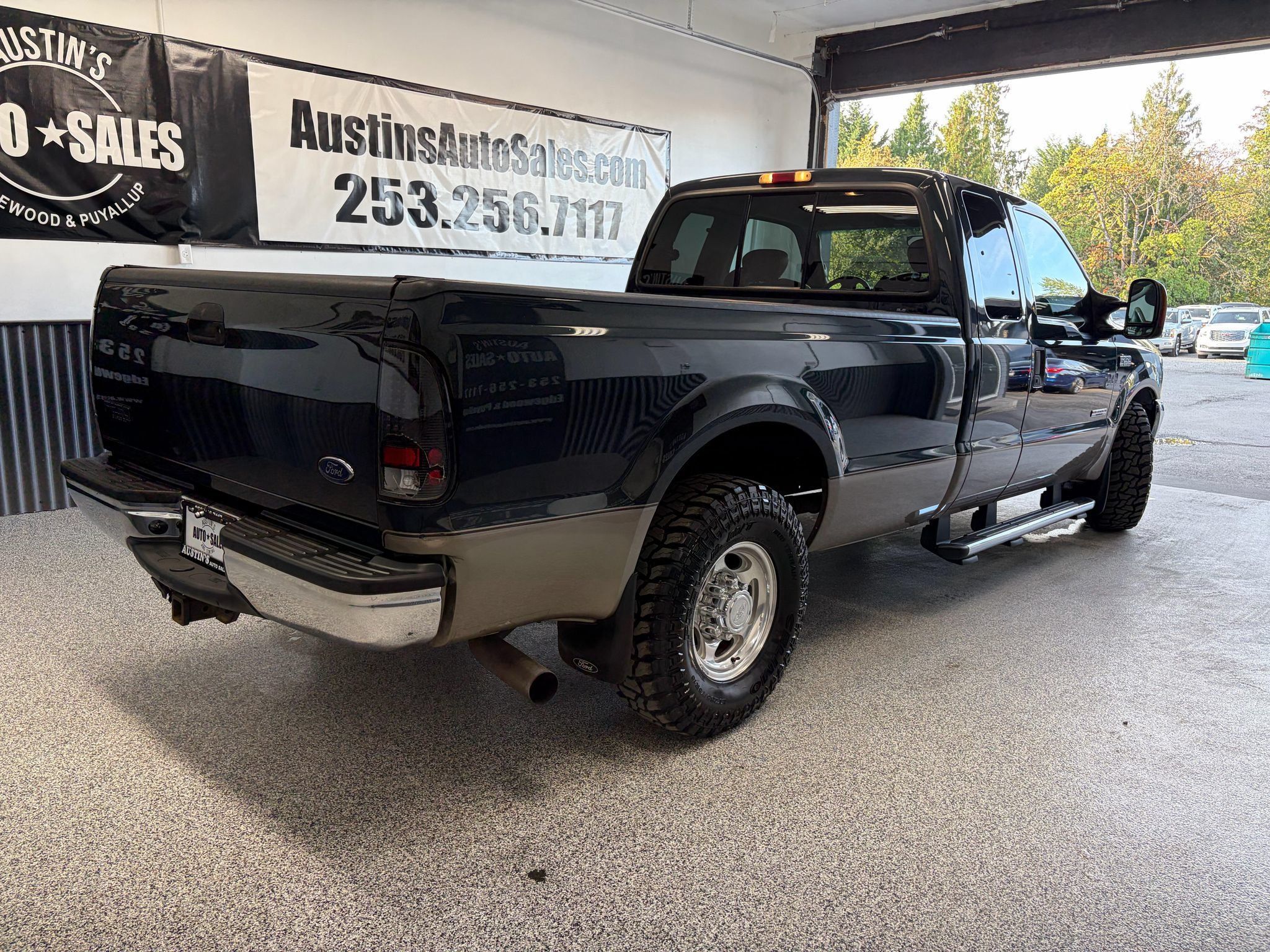 Used 2004 Ford F250 Lariat RWD image 3