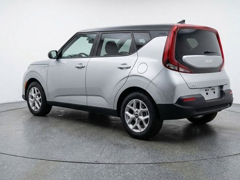 Used 2025 Kia Soul LX w/ LX Technology Package FWD image 6