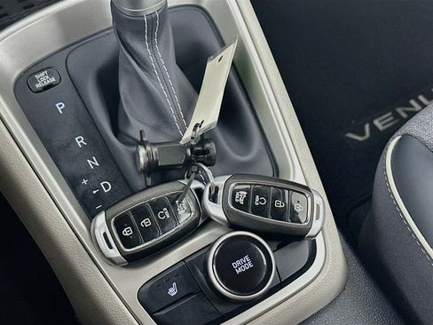 Used 2023 Hyundai Venue Limited FWD image 26