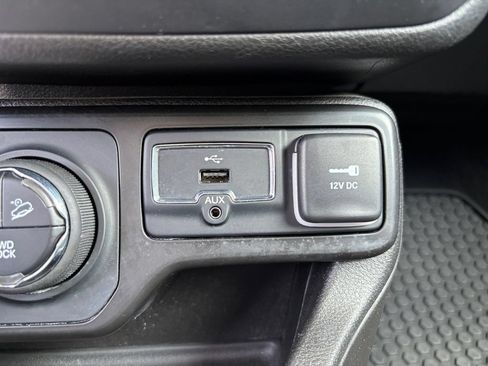 Used 2023 Jeep Renegade Trailhawk AWD/4WD image 27