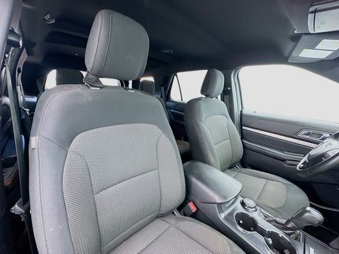 Used 2018 Ford Explorer XLT w/ Equipment Group 201A AWD/4WD image 20