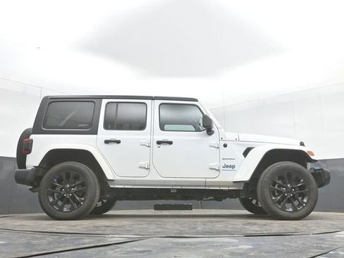 Used 2023 Jeep Wrangler Unlimited Sahara AWD/4WD image 34
