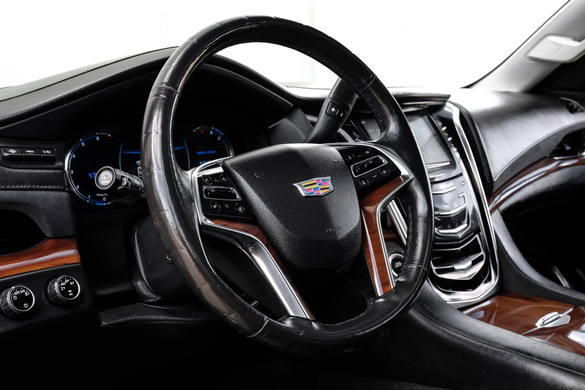 Used 2016 Cadillac Escalade Luxury AWD/4WD image 20