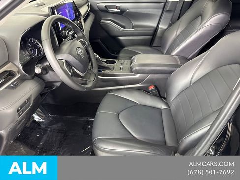 Used 2023 Toyota Highlander XLE FWD image 12