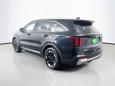 Used 2024 Kia Sorento S image 7