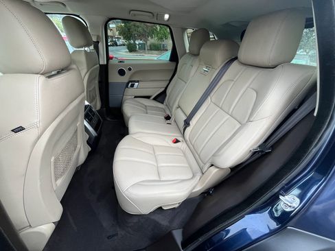 Used 2015 Land Rover Range Rover Sport SE image 16
