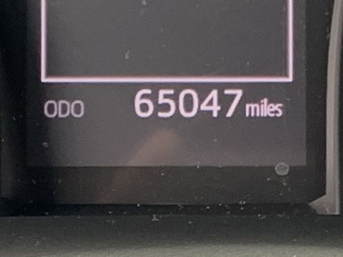 Used 2020 Toyota Camry LE image 22