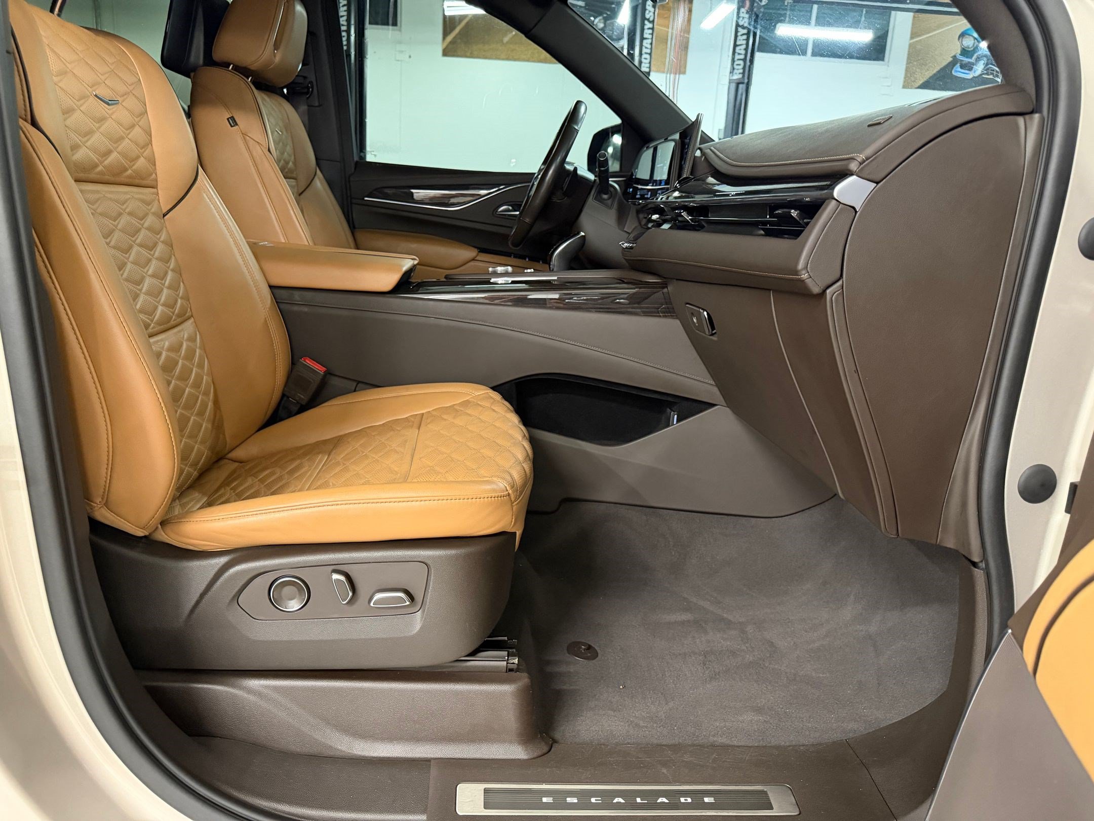 Used 2021 Cadillac Escalade ESV Premium Luxury w/ Driver Assist Tech Package AWD/4WD image 41