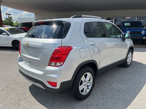 Used 2022 Chevrolet Trax LT w/ LT Convenience Package image 5