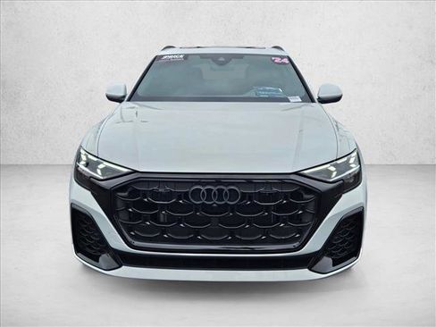 Used 2024 Audi Q8 Prestige w/ Prestige Package image 2