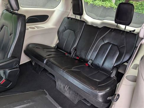 Used 2020 Chrysler Voyager Lxi FWD image 24