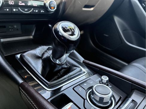 Used 2018 MAZDA MAZDA3 Touring FWD image 27