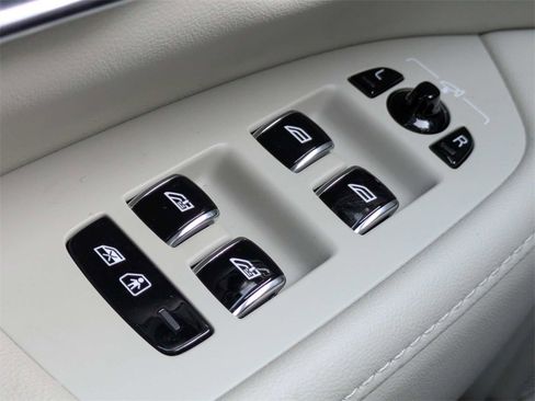 Used 2025 Volvo S90 B6 Plus image 25