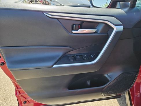 Used 2021 Toyota RAV4 XLE w/ Convenience Package FWD image 9