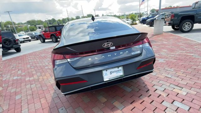 Used 2025 Hyundai Elantra Sport FWD image 8